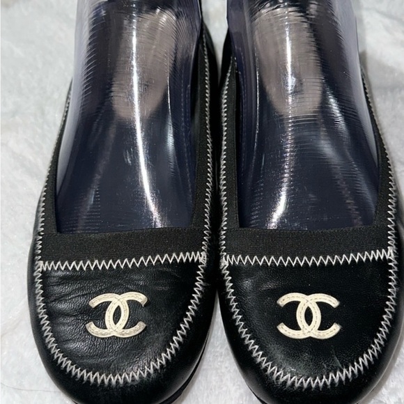 Authentic Vintage Chanel Interlocking C’s Loafers Re-heeled and soled 7.5 - Picture 1 of 8